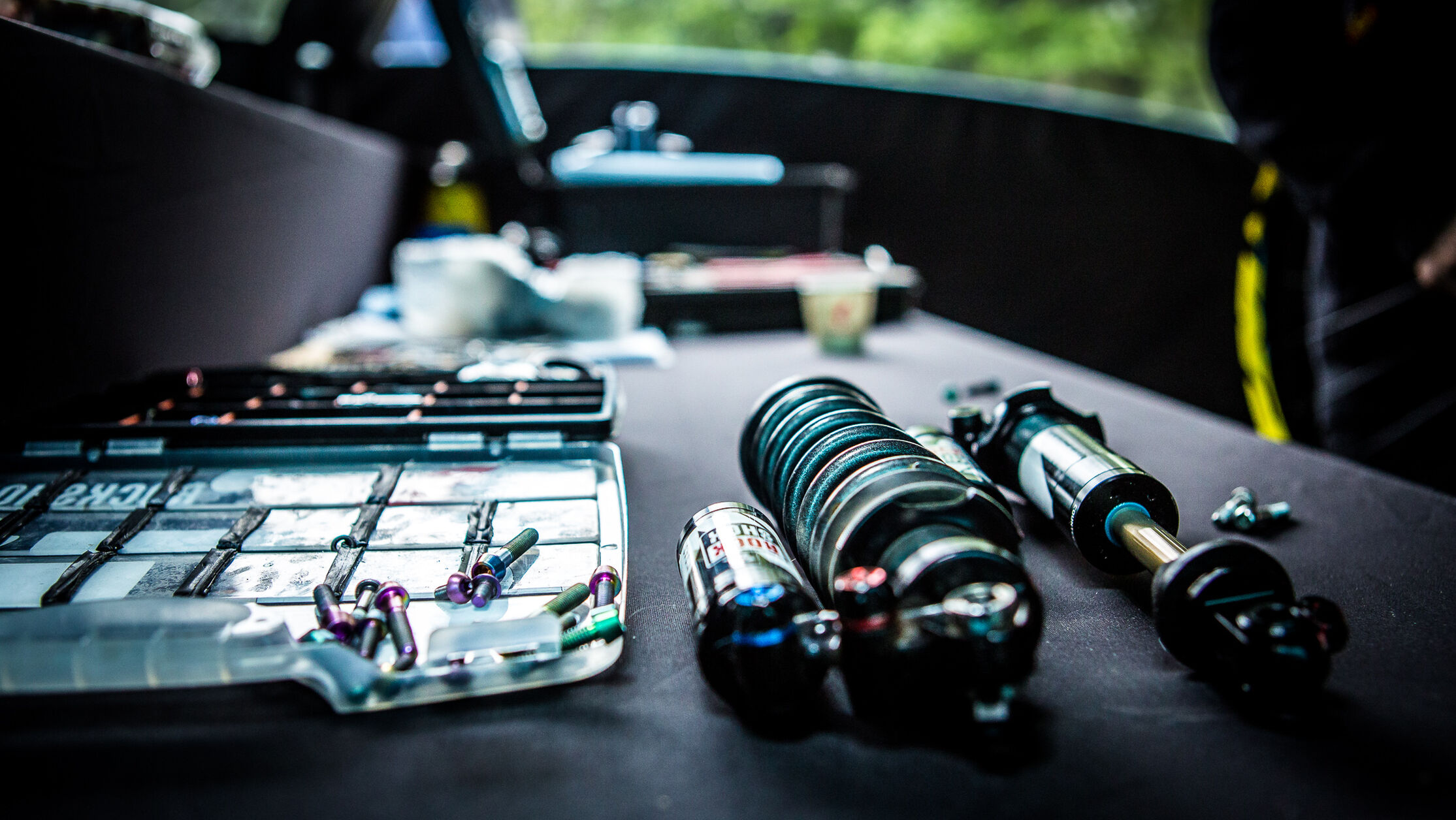 Different look and feel: Coil vs Air Shocks