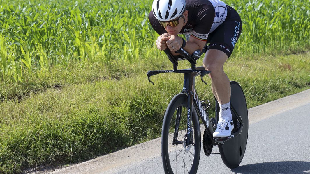 Ewoud Vromant (BE) demonstrated his prowess in the paracycling time trial