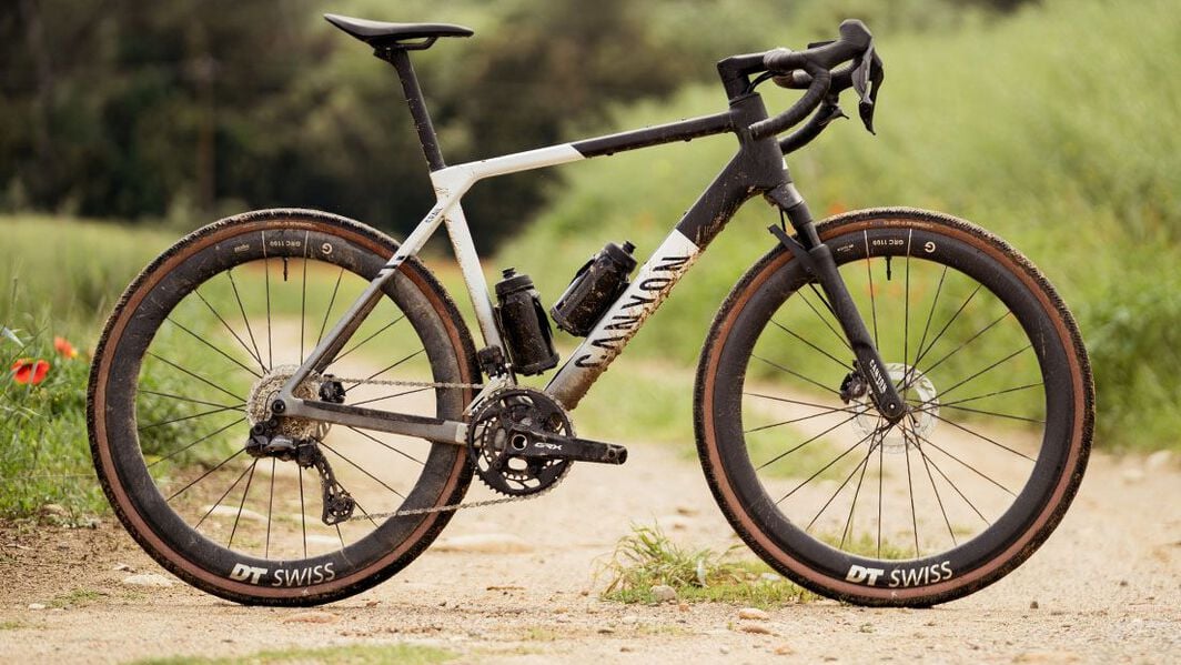 Canyon Gravel Bike Setup – Off-Road-Ready with Endurance Features Canyon gravel bike setup—ready for rugged terrain with wide tires, dual bottle cages, and race-proven geometry.