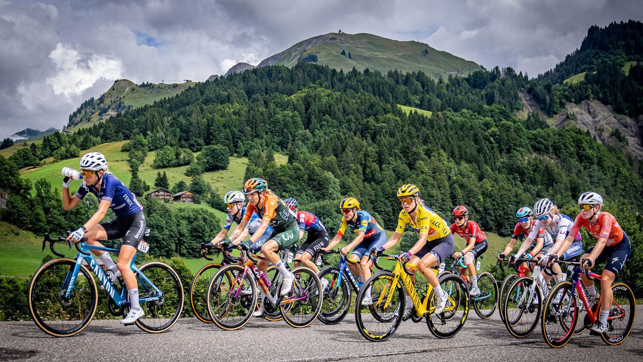 Kasia Niewiadoma rides with a group of cyclists, pushing their limits during a decisive stage of the Tour de France Femmes 2024