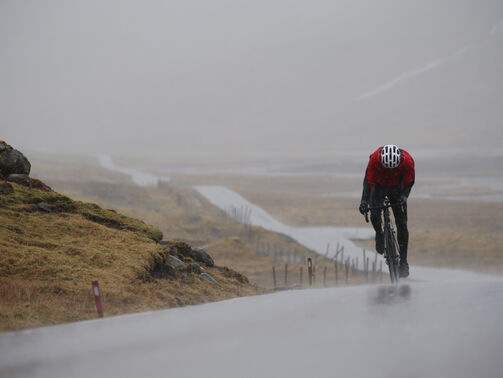 Cycling in the rain: 8 tips for a safe and dry ride Cycling in the rain: 8 tips for a safe and dry ride