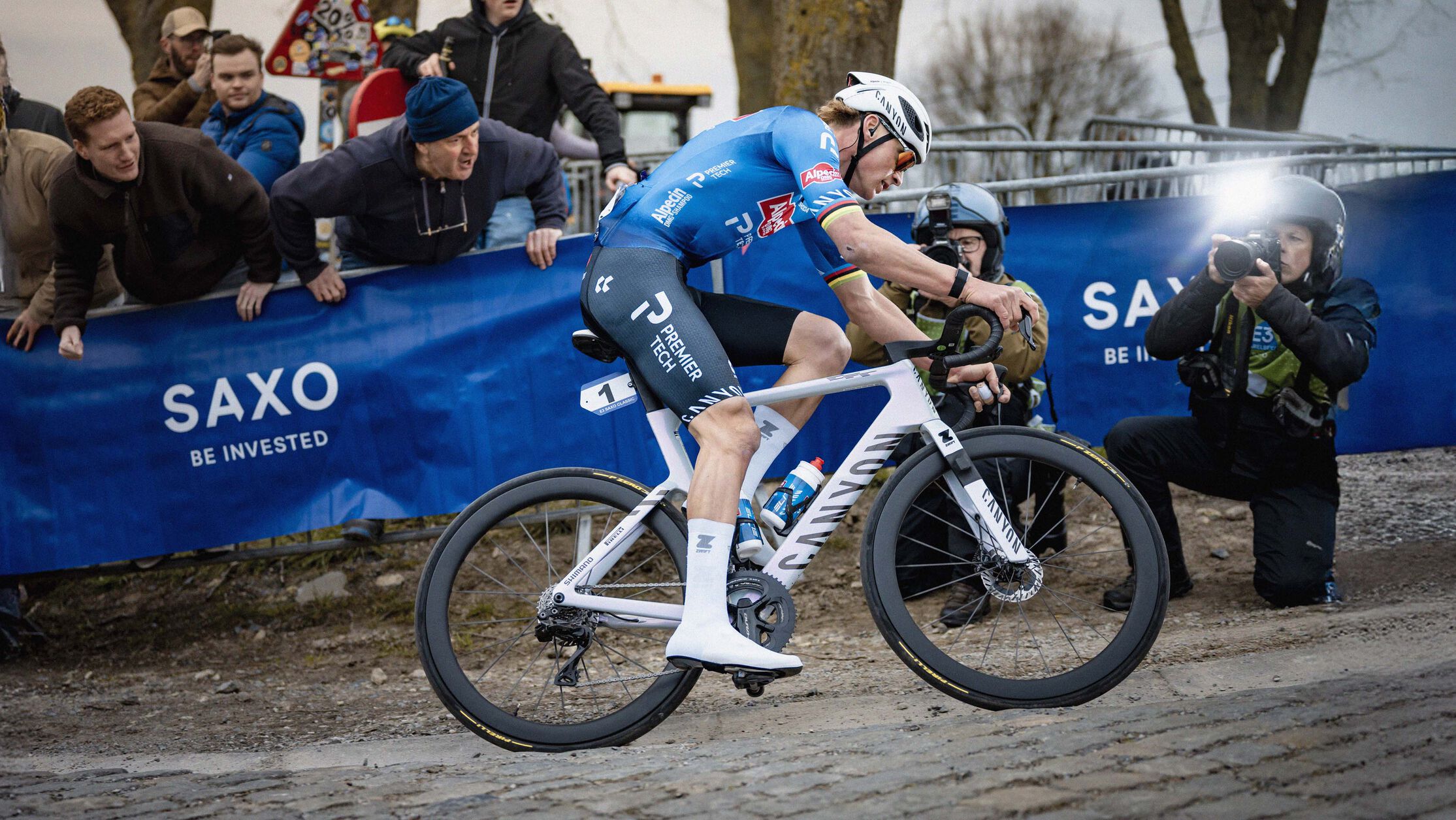 Mathieu van der Poel riding th eperfect Paris-Roubaix bike: Canyon Endurace CFR