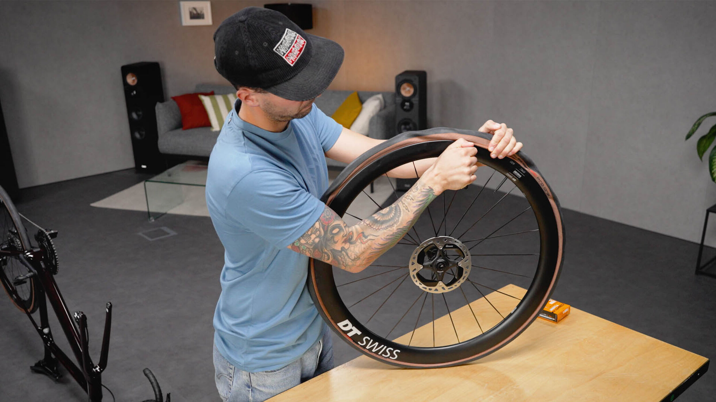 Fix a flat tyre on your Canyon road or gravel bike