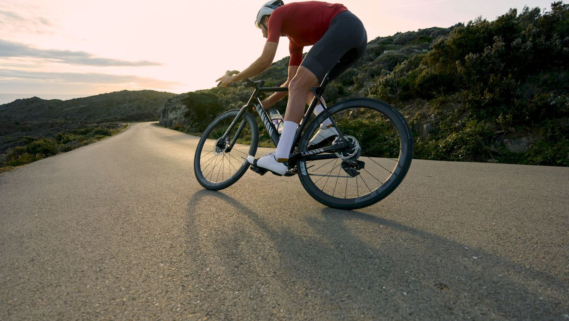 Road bike tyre pressure: Overall system weight
