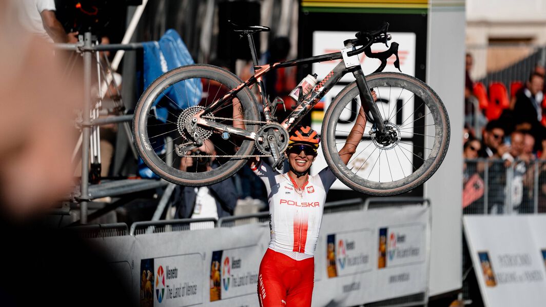 Kasia Niewiadoma won the 2023 UCI Gravel World Championships