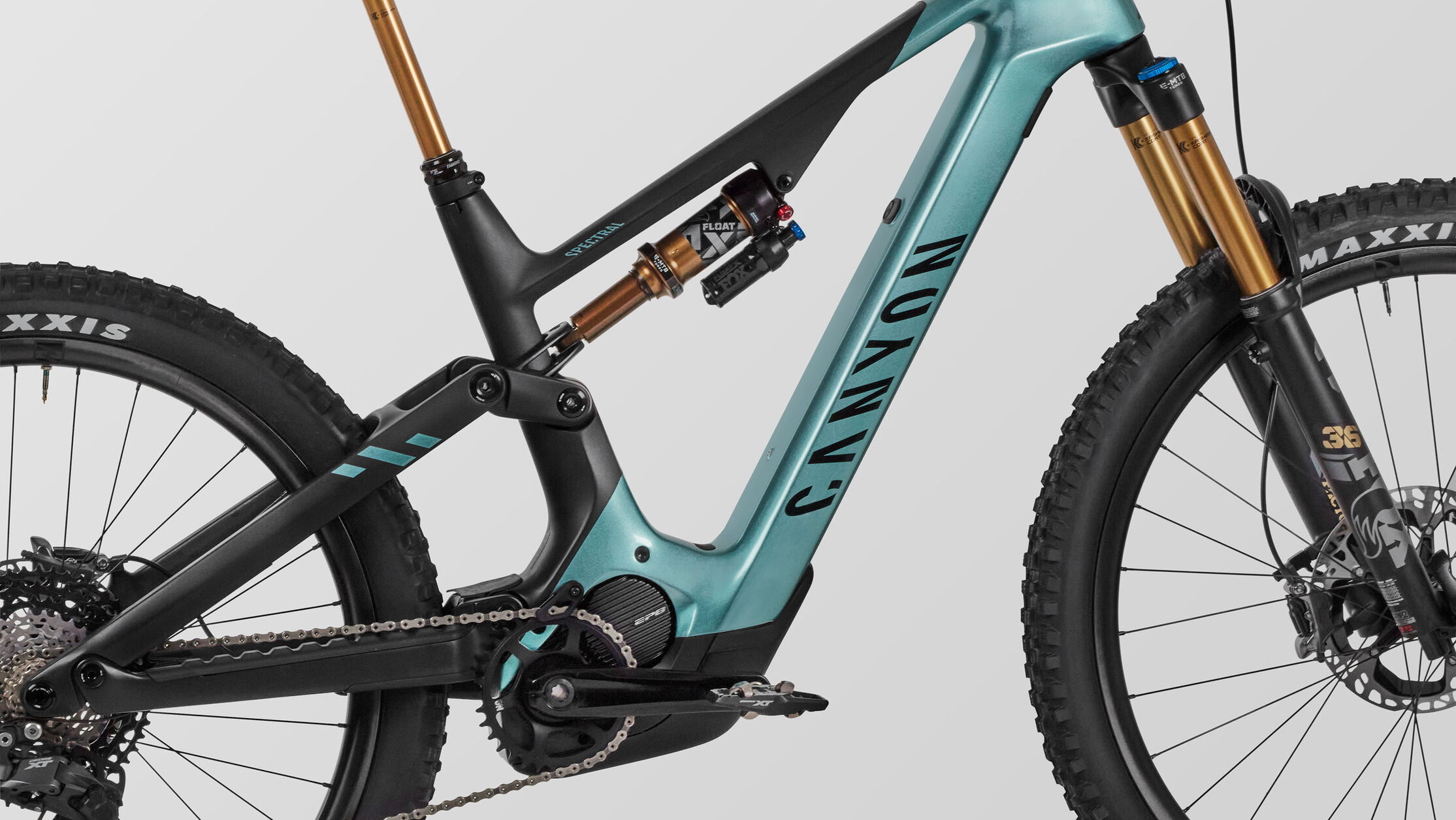 Side view of a Canyon Spectral:ON CFR TQ BK full-suspension mountain bike, featuring a carbon frame, FOX suspension, Shimano drivetrain, and Maxxis tires for technical off-road terrain.