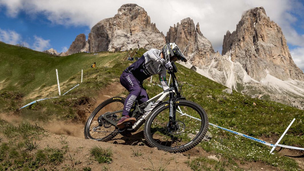 Key features of a perfect enduro mountain bike: Canyon enduro bike