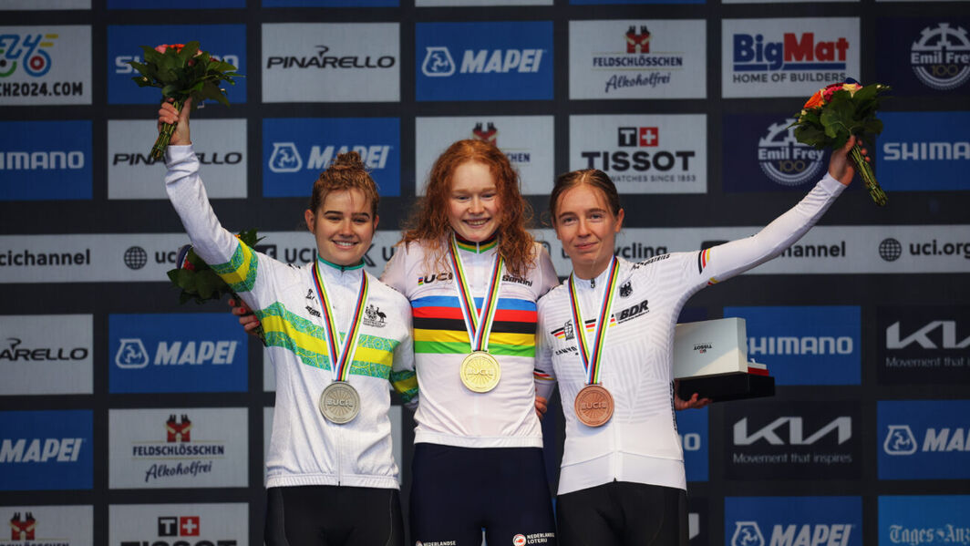Riders Puck Pieterse (NL), Neve Bradbury (AU), and Antonia Niedermaier (DE) won the U23 gold, silver, and bronze medals, respectively.