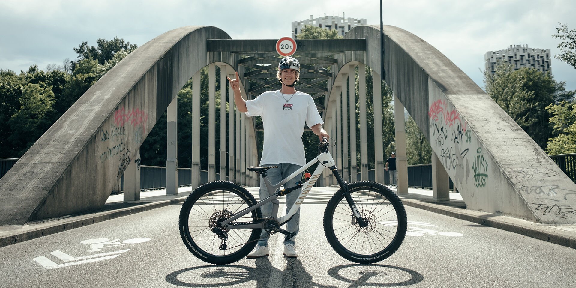 Fabio Wibmer’s Canyon Spectral ready to roll in Video Game