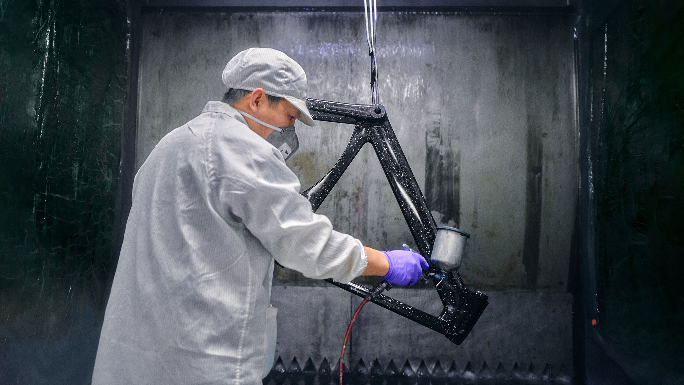 每辆 MyCanyon 自行车均由手工打造，从原始框架到梦幻机器。