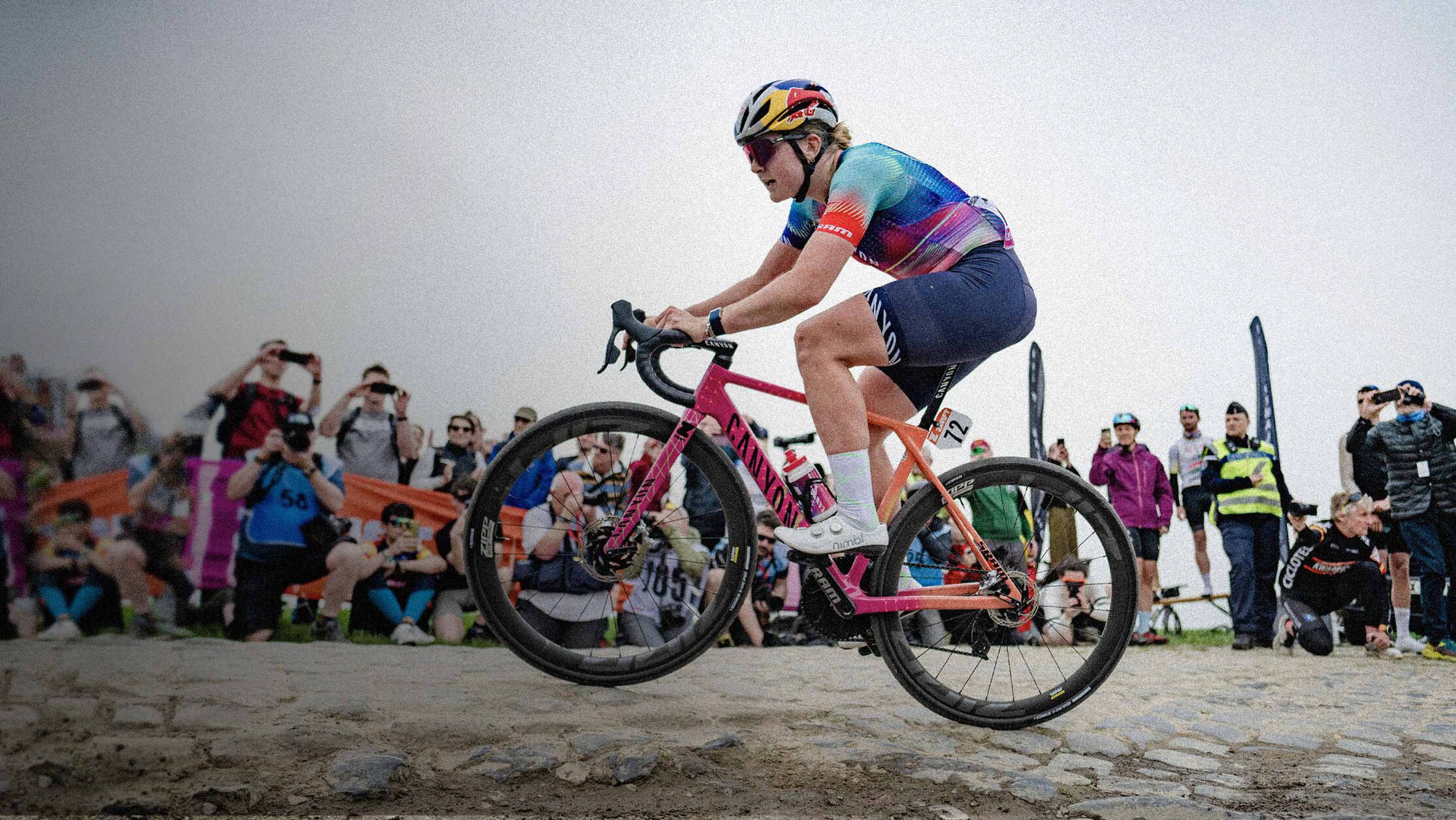 Zoe B&auml;ckstedt tackles the cobbles of Paris-Roubaix Femmes 2025 aboard her Canyon 