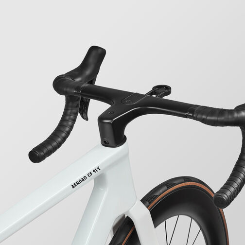 Aeroad CF SLX 8 Di2 Speed Aeroad CF SLX 8 Di2 Speed