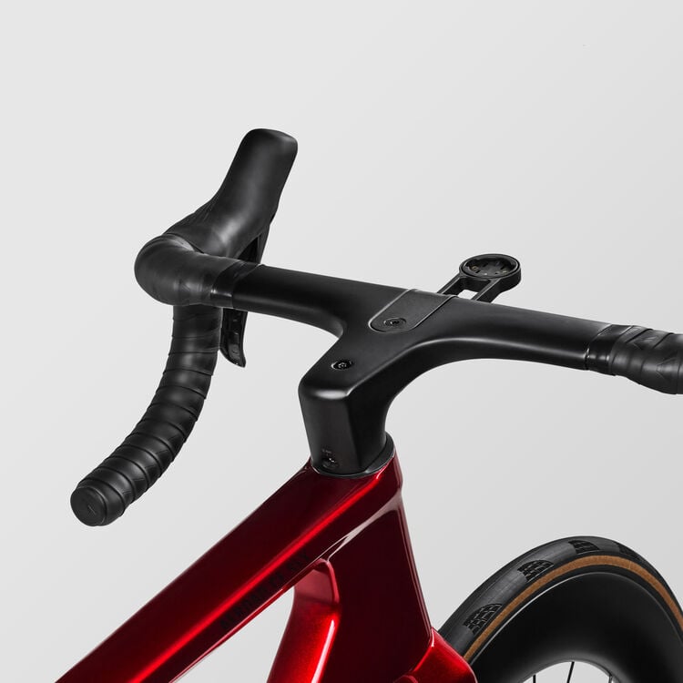 Aeroad CF SLX 8 Di2 Speed Aeroad CF SLX 8 Di2 Speed