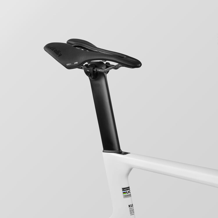 Aeroad CF SLX 8 Di2 Speed Aeroad CF SLX 8 Di2 Speed