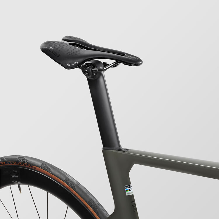 Aeroad CF SLX 7 Di2 Aeroad CF SLX 7 Di2