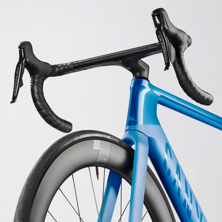 Aeroad CF SLX 8 Disc Di2 Aeroad CF SLX 8 Disc Di2