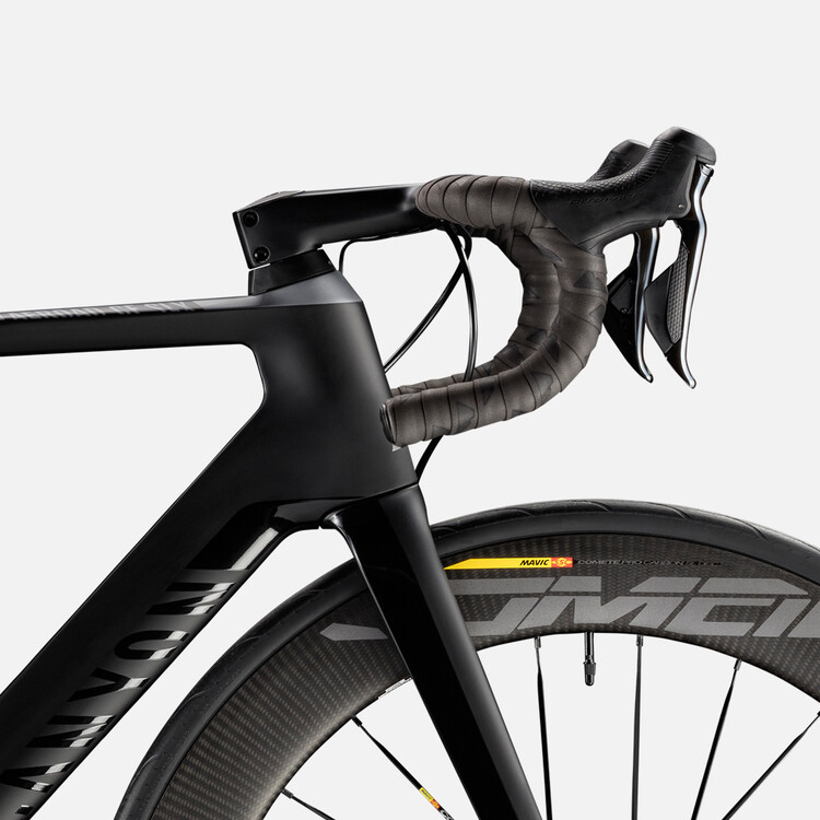 Aeroad CF SLX Disc 9.0 Di2 Aeroad CF SLX Disc 9.0 Di2