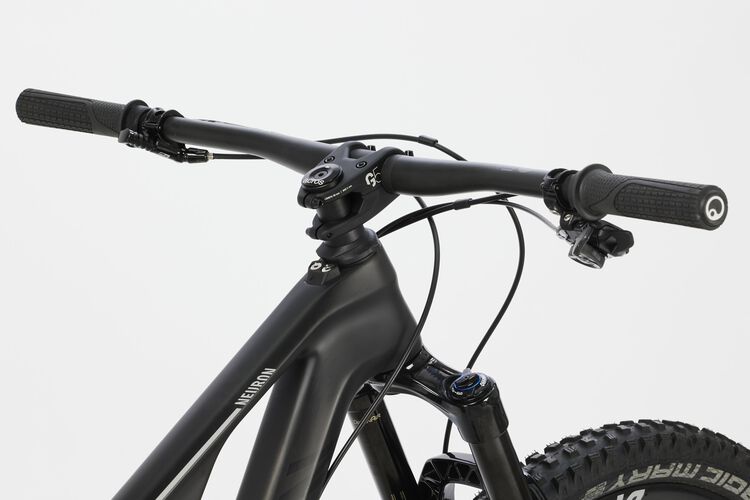 Neuron CF SLX 9 LTD Neuron CF SLX 9 LTD