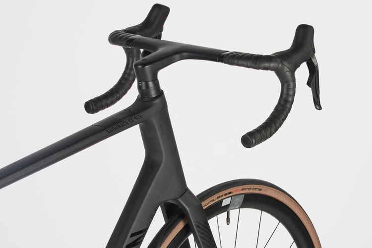 Endurace CF SLX 8 Di2 Endurace CF SLX 8 Di2