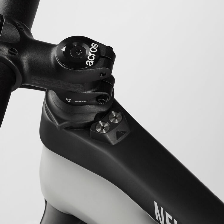 Neuron CF 9 Neuron CF 9