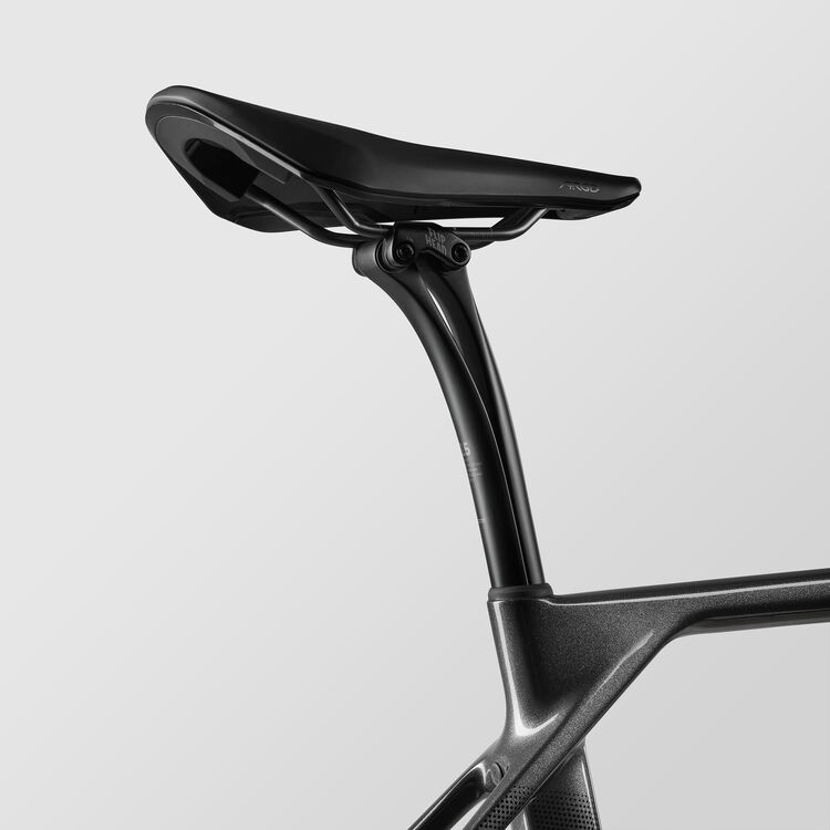 Endurace CF SLX 8 Di2 Endurace CF SLX 8 Di2