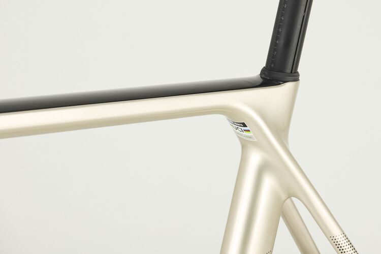 Endurace CF SLX 8 Di2 Endurace CF SLX 8 Di2