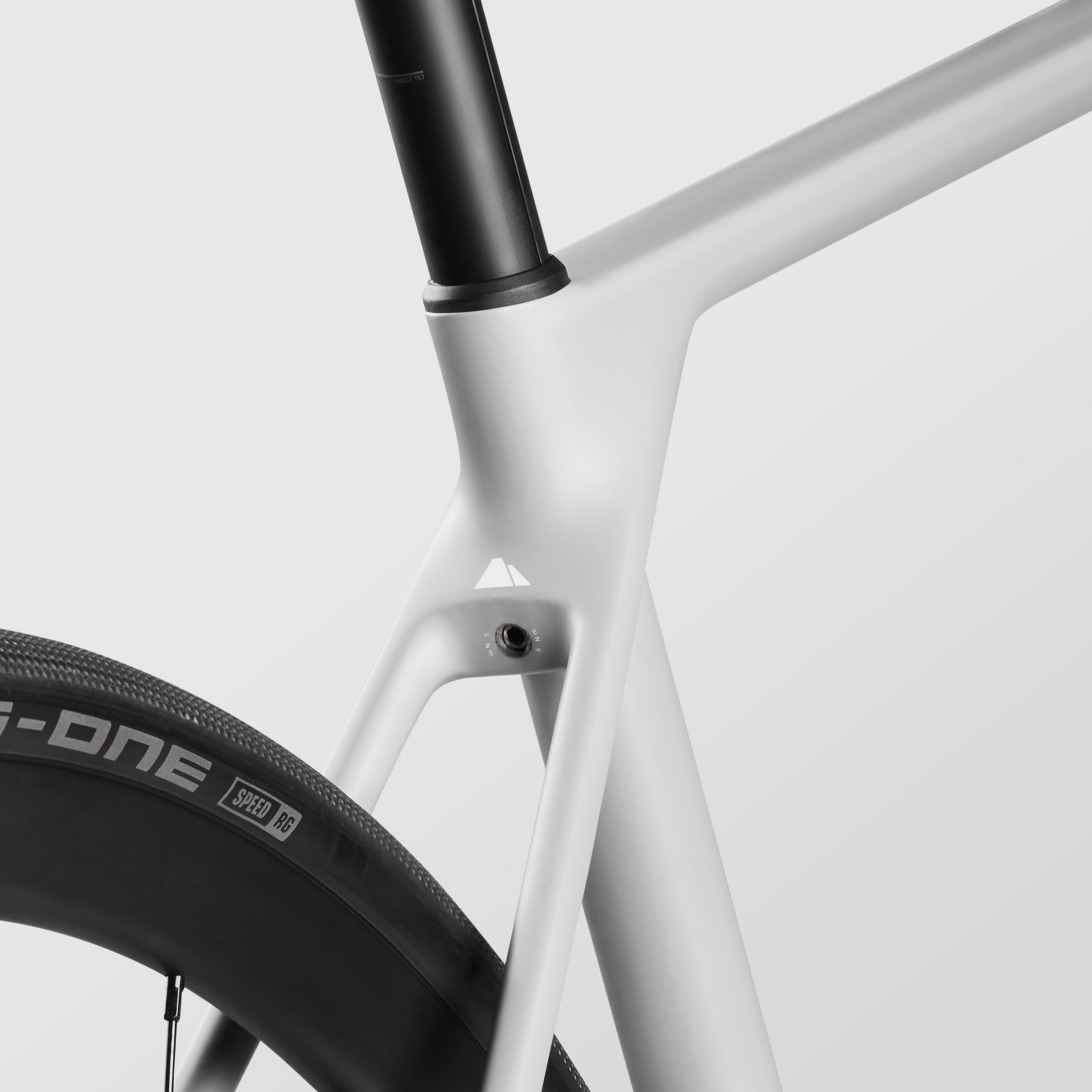 Roadlite CF 8 mid-step