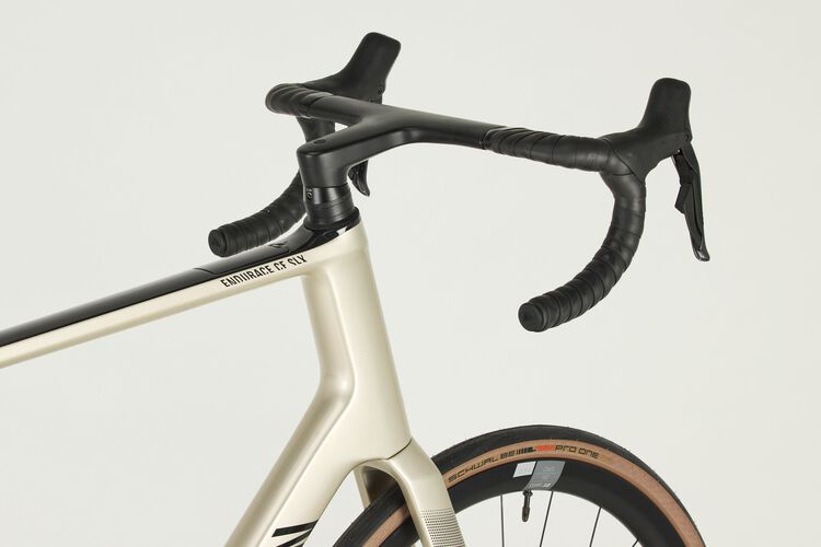 Endurace CF SLX 8 Di2 Endurace CF SLX 8 Di2