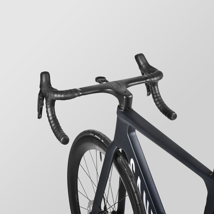 Aeroad CF SLX 7 Di2 Aeroad CF SLX 7 Di2
